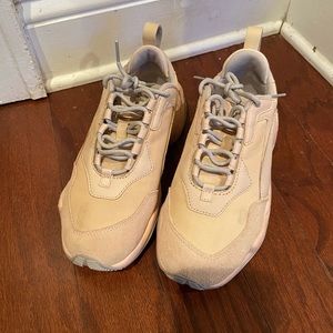 puma thunder desert size 6